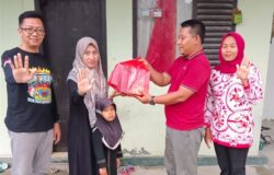 Pemdes Kuala Sekampung Salurkan Bantuan Untuk Delapan Keluarga Beresiko Stunting