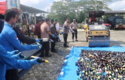Jelang Ramadan, Ratusan Botol Miras Dimusnahkan