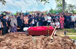 Suasana Haru Pemakaman Briptu Anumerta Ghalib yang Gugur Saat Bertugas