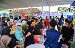 Ratusan Warga Kalianda Serbu Operasi Pasar Murah