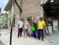 Anggota DPRD Lamsel Al-Akhran Salurkan Bantuan untuk Korban Kebakaran di Desa Tanjung Jaya