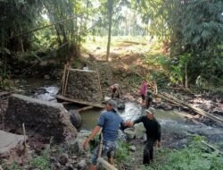 Petani Sukaraja Swadaya Bangun Jembatan Demi Selamatkan Akses 200 Hektare Lahan Pertanian